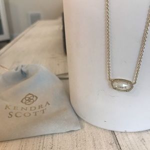 Elisa Pendant Necklace - Ivory Pearl